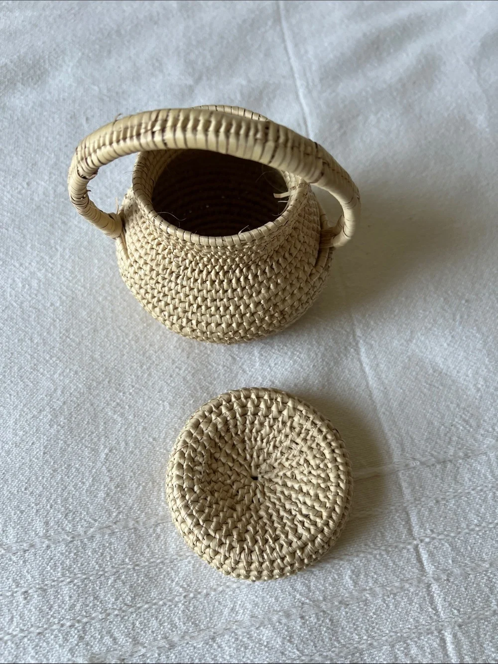 Natural Woven Rattan small Storage Basket with Handle - Cream